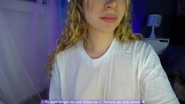Image 4 of emma_su Stream on Chaturbate on 13 months ago