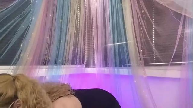 Image 2 of emma_su Stream on Chaturbate on 2 months ago
