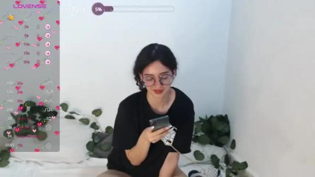 Image 3 of emma_unu Stream on Chaturbate on 15 months ago