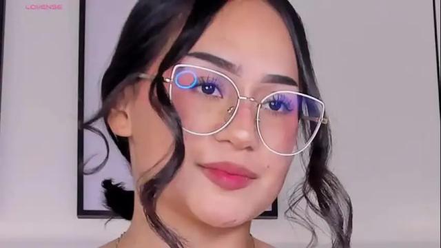 Image 10 of emma_white_01 Stream on Chaturbate on 5 days ago