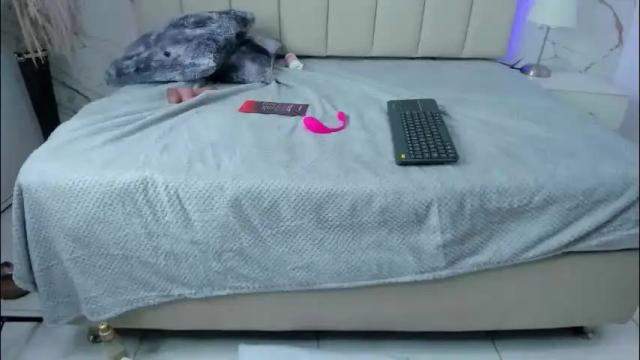 Image 3 of emma_whitee_ Stream on Chaturbate on 1 month ago