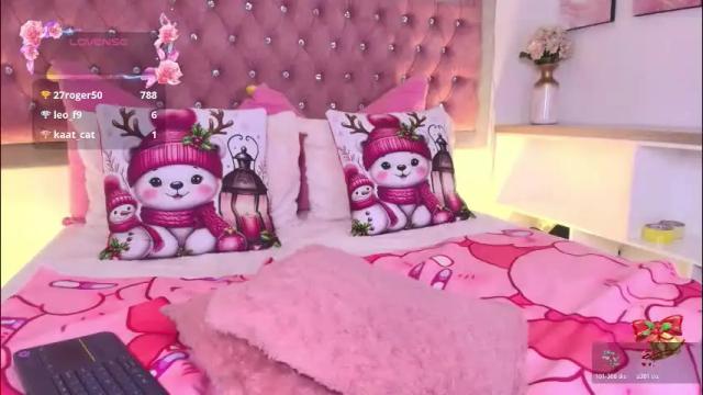 Image 4 of emma_wilder Stream on Chaturbate on 24 days ago