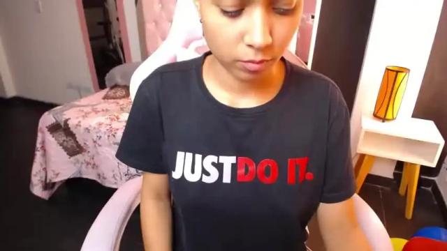 Image 3 of emma_willis69 Stream on Chaturbate on 18 months ago