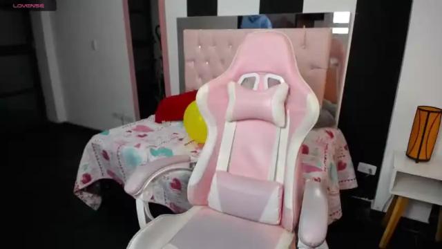Image 2 of emma_willis69 Stream on Chaturbate on 18 months ago