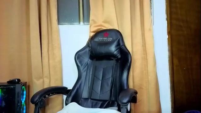 Image 12 of emma_xue Stream on Chaturbate on 21 days ago