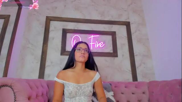 Image 3 of emmaa_adams Stream on Chaturbate on 21 days ago
