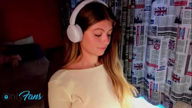 Image 11 of emmaa_hostt Stream on Chaturbate on 15 days ago