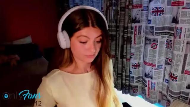 Image 12 of emmaa_hostt Stream on Chaturbate on 15 days ago