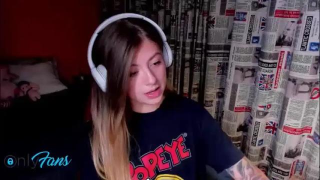 Image 12 of emmaa_hostt Stream on Chaturbate on 1 day ago