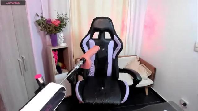 Image 3 of emmaamartinez Stream on Chaturbate on 1 month ago