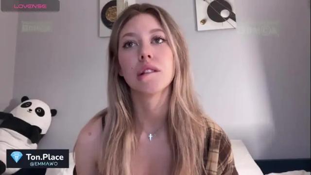 Image 11 of emmaandjake Stream on Chaturbate on 6 months ago