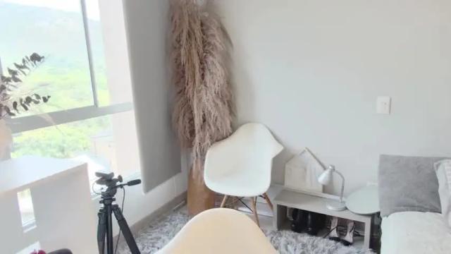 Image 2 of emmabeecker_ Stream on Chaturbate on 16 months ago