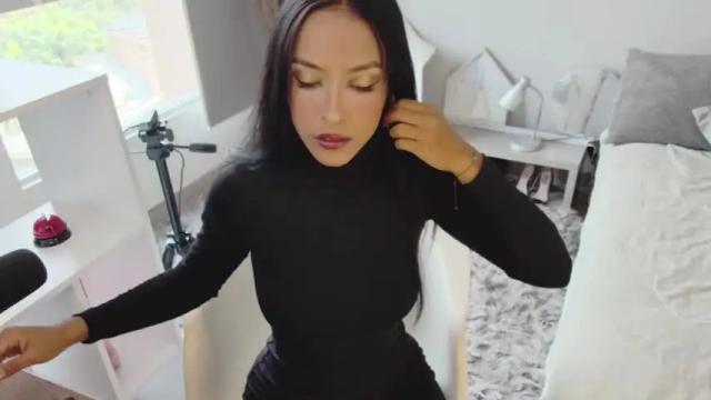 Image 2 of emmabeecker_ Stream on Chaturbate on 16 months ago