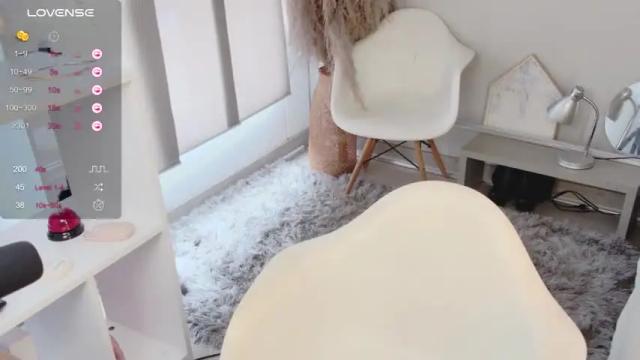 Image 2 of emmabeecker_ Stream on Chaturbate on 16 months ago