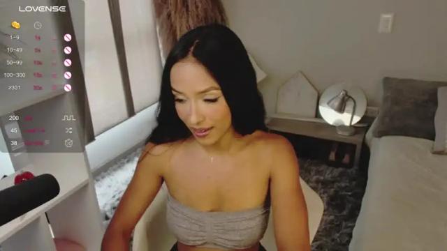 Image 2 of emmabeecker_ Stream on Chaturbate on 16 months ago