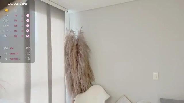 Image 3 of emmabeecker_ Stream on Chaturbate on 16 months ago