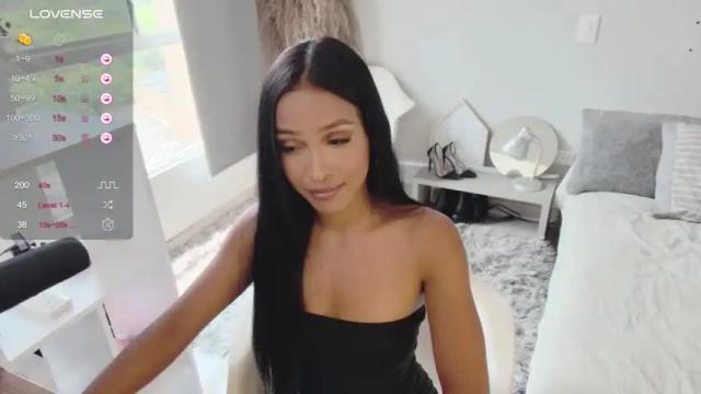 Image 3 of emmabeecker_ Stream on Chaturbate on 16 months ago