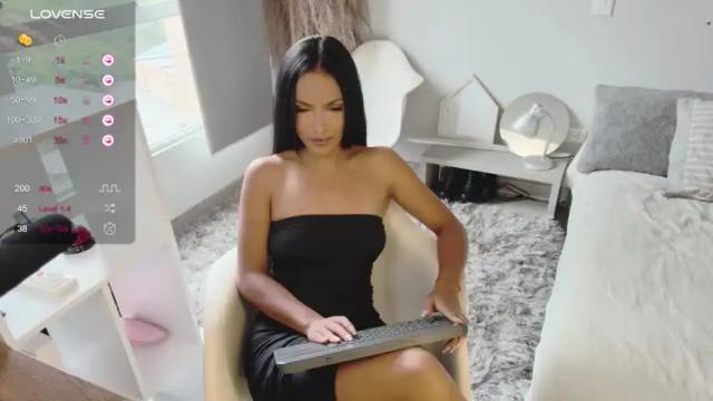 Image 8 of emmabeecker_ Stream on Chaturbate on 16 months ago