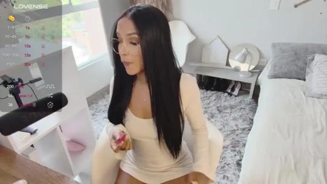 Image 4 of emmabeecker_ Stream on Chaturbate on 15 months ago