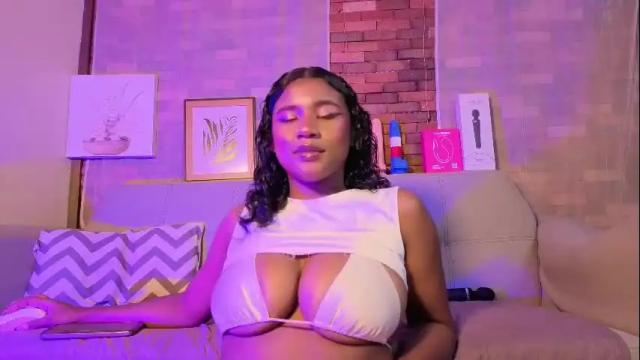 Image 6 of emmaconneer Stream on Chaturbate on 1 month ago