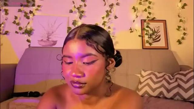 Image 7 of emmaconneer Stream on Chaturbate on 2 days ago