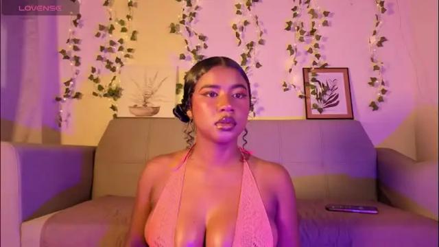 Image 6 of emmaconneer Stream on Chaturbate on 17 hours ago