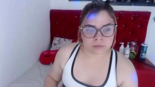 Image 2 of emmacox21 Stream on Chaturbate on 15 months ago