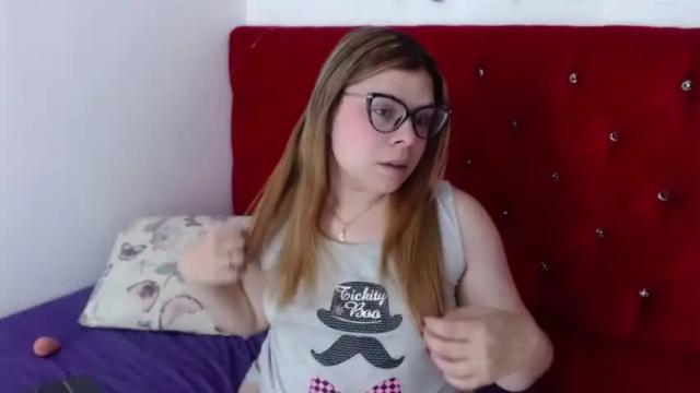 Image 6 of emmacox21 Stream on Chaturbate on 14 months ago