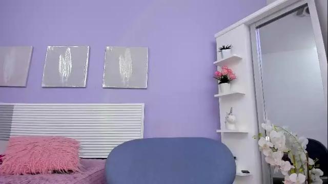 Image 4 of emmacreamy Stream on Chaturbate on 5 days ago
