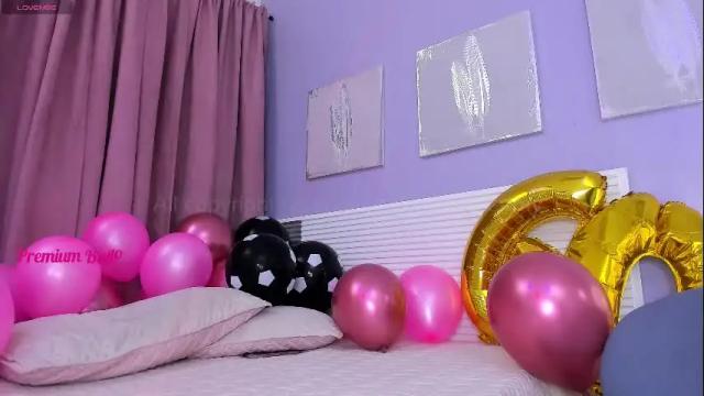 Image 7 of emmacreamy Stream on Chaturbate on 24 days ago