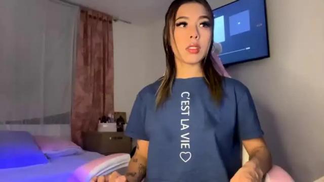 Image 4 of emmacutee_ Stream on Chaturbate on 13 months ago