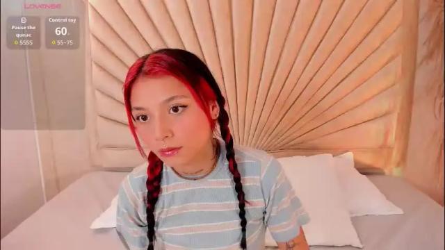 Image 3 of emmaduff_ Stream on Chaturbate on 2 months ago