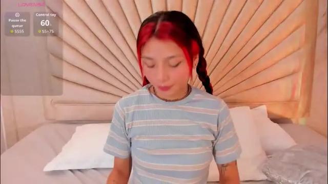 Image 8 of emmaduff_ Stream on Chaturbate on 2 months ago