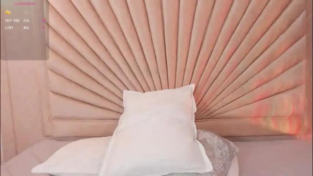 Image 8 of emmaduff_ Stream on Chaturbate on 2 months ago