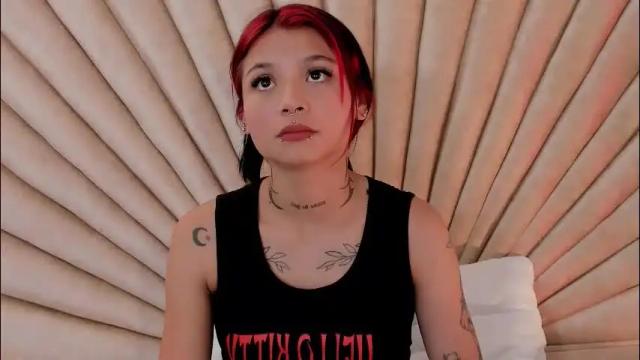 Image 8 of emmaduff_ Stream on Chaturbate on 2 months ago