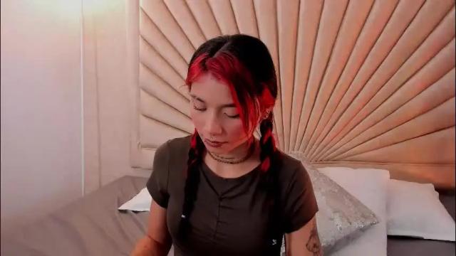 Image 12 of emmaduff_ Stream on Chaturbate on 2 months ago