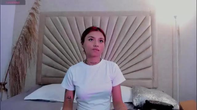 Image 2 of emmaduff_ Stream on Chaturbate on 1 month ago