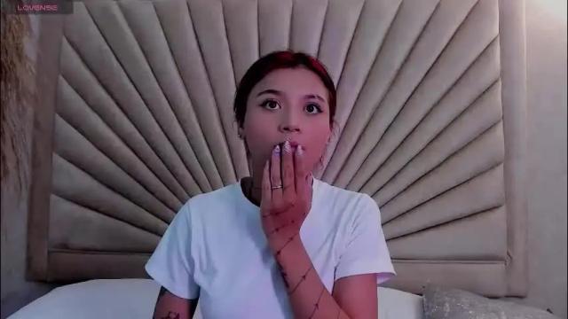 Image 3 of emmaduff_ Stream on Chaturbate on 1 month ago