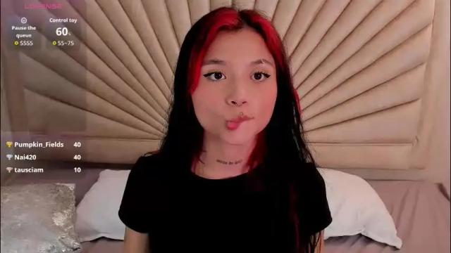 Image 10 of emmaduff_ Stream on Chaturbate on 1 month ago