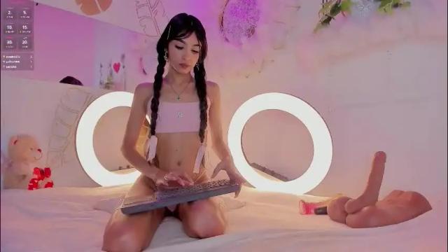 Image 8 of emmaduque Stream on Chaturbate on 1 month ago