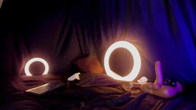 Image 11 of emmaduque Stream on Chaturbate on 24 days ago