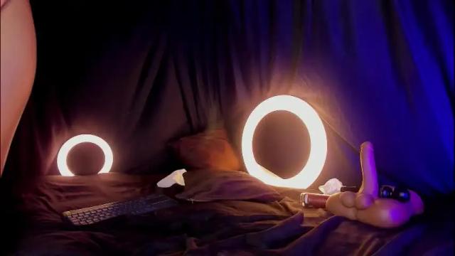 Image 12 of emmaduque Stream on Chaturbate on 24 days ago