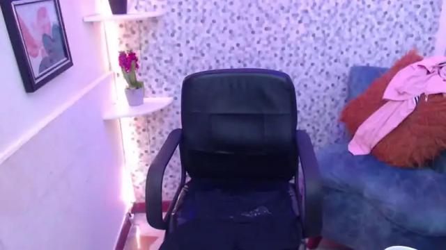 Image 3 of emmaferri_ Stream on Chaturbate on 25 months ago