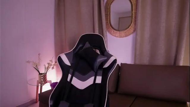Image 7 of emmagrayson Stream on Chaturbate on 27 days ago