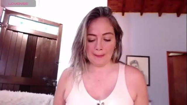 Image 3 of emmahenderson Stream on Chaturbate on 21 days ago