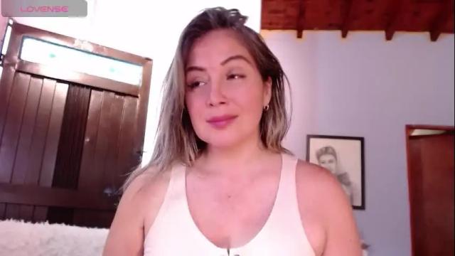 Image 4 of emmahenderson Stream on Chaturbate on 21 days ago
