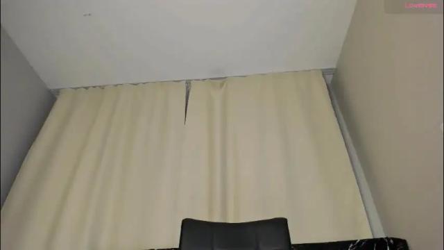 Image 7 of emmahotvibe Stream on Chaturbate on 1 month ago