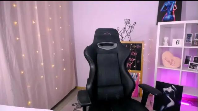 Image 12 of emmakeam_ Stream on Chaturbate on 1 month ago