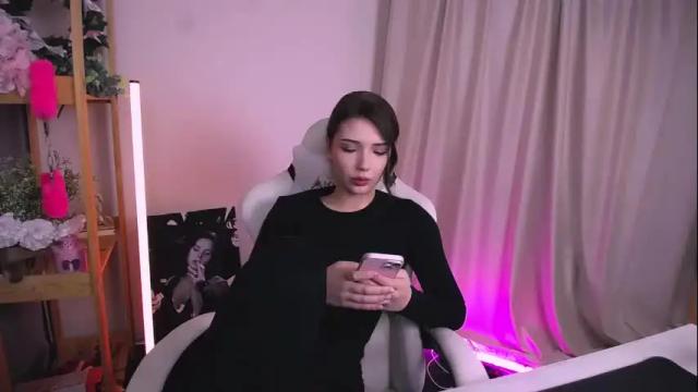 Thumbnail 3, emmakeam_'s Stream at Chaturbate, 1 month ago