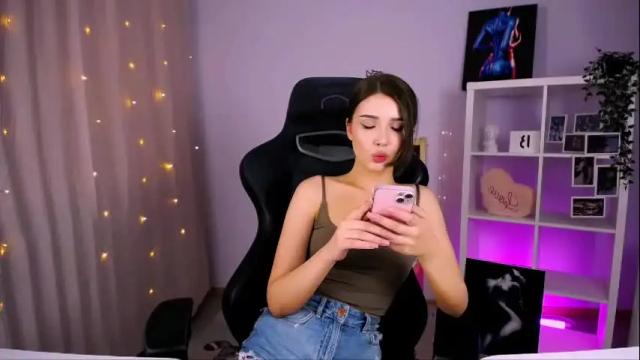 Thumbnail 2, emmakeam_'s Stream at Chaturbate, 1 month ago